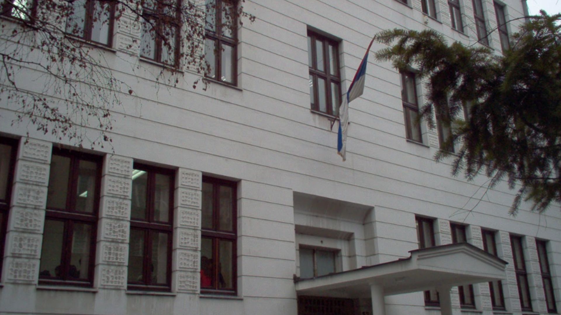 Национални интерес и обновљена зграда